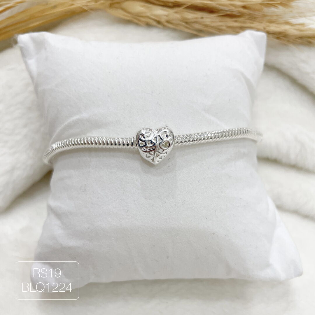 Berloque Coração Arabesco Passador Liso Prateado